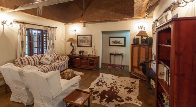 Коттедж с балконом Rhino River Lodge
