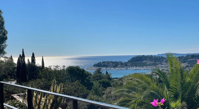 Villa in Cavalaire With Sea View & Pool
