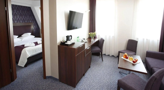 Hotel Zamek Centrum, Забронировать Отель Отели Щецина с завтраком, рядом с Кафедральный собор Св. Иакова апостола, Завтраки