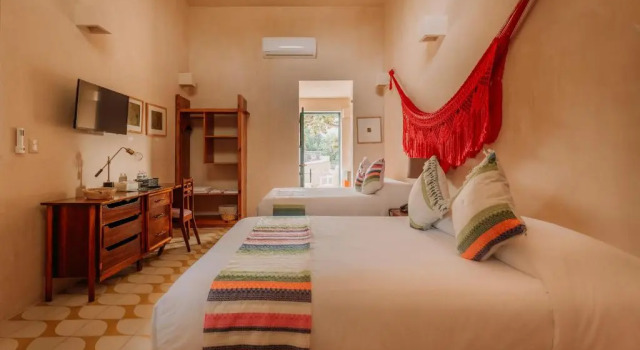 Четырёхместный номер Standard с балконом Waye Valladolid Centro - Sustainable, Authentic Experiences & Pet Friendly Boutique Hotel
