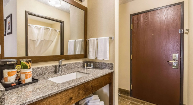 Четырёхместный номер Standard Comfort Inn Norwalk - Sandusky