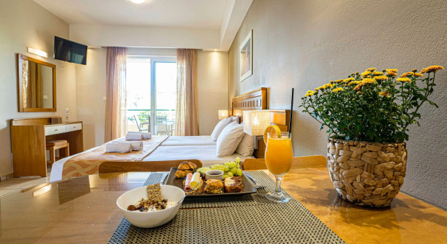 Студия Superior Helios Apartments