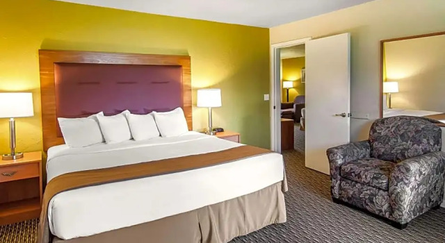 Шестиместный люкс Quality Inn & Suites at Coos Bay