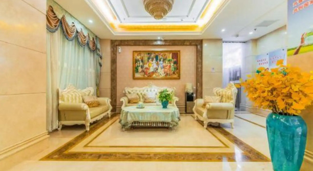 Vienna Hotel (Jieyang Rongcheng Jinxian Gate Tower), Boek Hotel Hotels in Guangdong met parkeren, Parkeren
