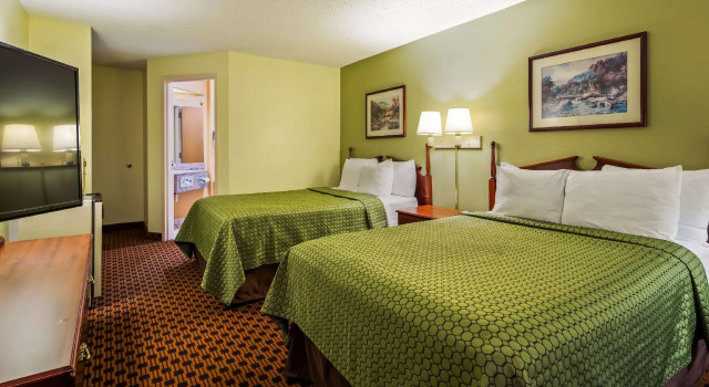 Четырёхместный номер Standard Super 8 by Wyndham Chattanooga East - Hamilton Place
