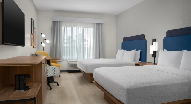Четырёхместный номер Standard Hampton Inn By Hilton Clanton