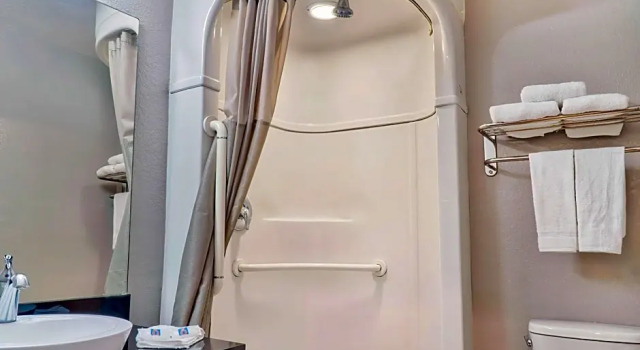 Номер Deluxe Motel 6-El Monte, CA - Los Angeles