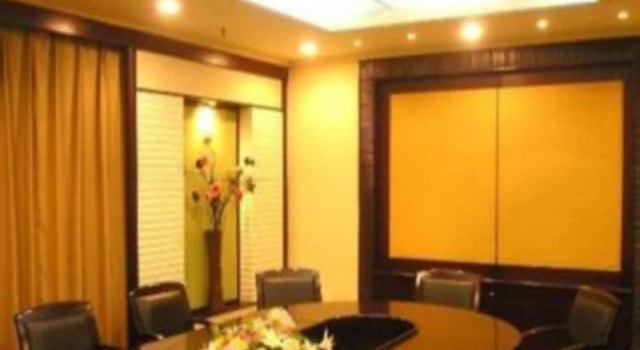 Friendship Hotel, Rezerwuj Hotel Hotele w Changsha z parkingiem, w pobliżu Juzizhou Station, Parking