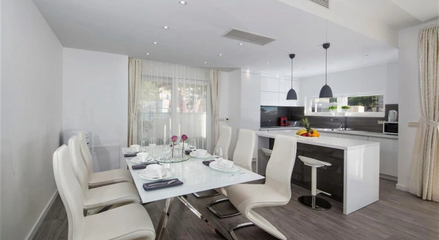 Villa Red, Buchen Sie Villa Hotels in Gespanschaft Split-Dalmatien mit Pool, Schwimmbad