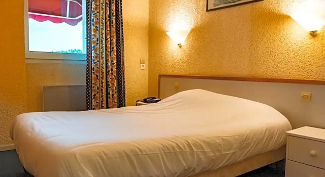 Standart çift kişilik oda Logis Heraclee