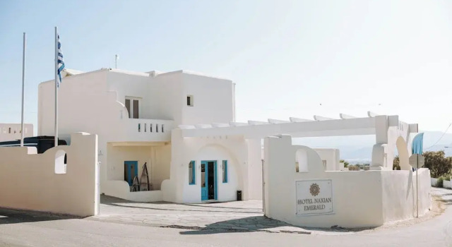 Naxian Emerald Hotel, Забронировать Отель Отели острова Наксоса 4 звезды, рядом с Пляж Айос Прокопиос, 4*