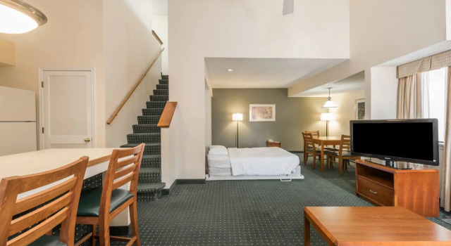 Hawthorn Suites By Wyndham Fort Worth/Medical Center, Buchen Sie Hotel Fort Worth Dallas - Fort Worth und Umgebung