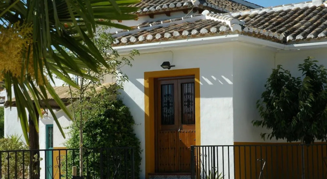 Spacious Cottage in Andalusia With Swimming Pool, Varaa Lomakoti Mökit kohteessa Granada, Mökki