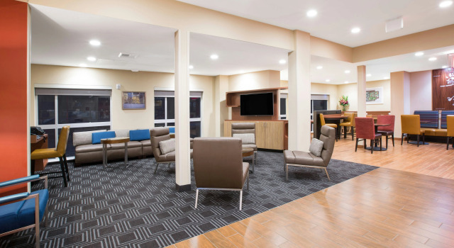 TownePlace Suites by Marriott Olympia, Забронировать Отель Отели Олимпиа с завтраком, рядом с Фермерский рынок Олимпии, Завтраки