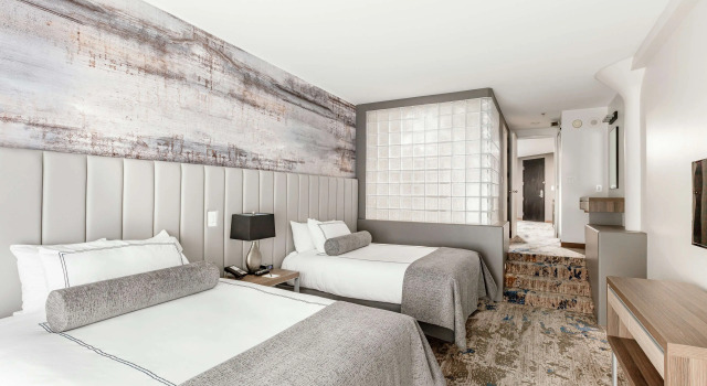 Четырёхместный люкс c 1 комнатой Atheneum Suite Hotel