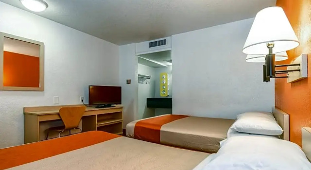 Номер Deluxe Motel 6-Corona, CA