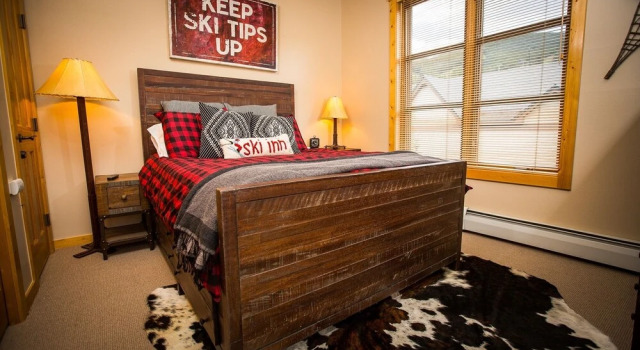 Spacious, Mountain Chic, Close to Ski Lift 1 bedroom - TM316 by Redawning