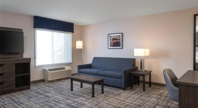 Четырёхместная студия Hampton Inn & Suites Manteca