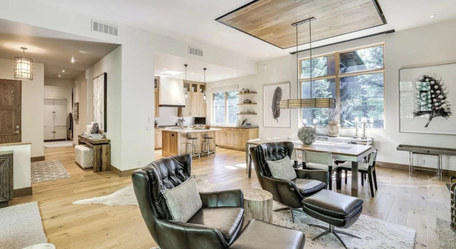 Walk to Town & Trails! Luxe Mtn Retreat w/ Hot Tub, Buchen Sie Ferienhaus Ketchum Sun Valley