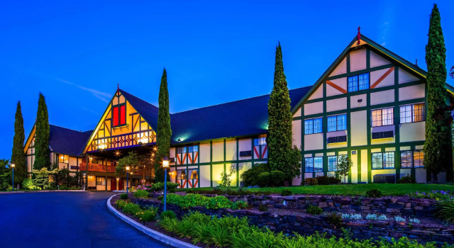 Кровать в общем номере Best Western Windsor Inn