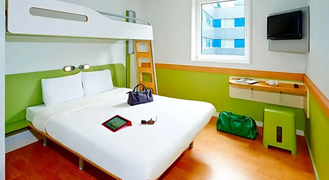 Трёхместный номер Standard с красивым видом из окна Ibis Budget Marseille Valentine