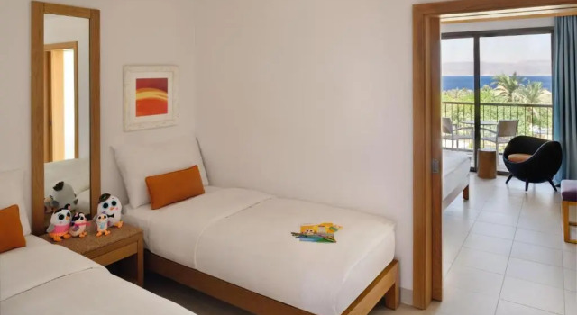 Семейный номер Superior с видом на море Mövenpick Resort & Spa Tala Bay Aqaba