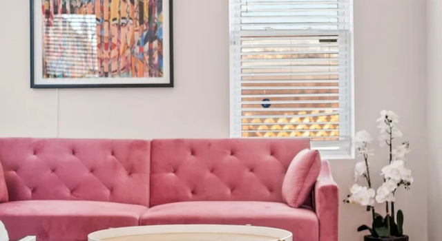 Коттедж Massive Downtown Area Home... sleeps 14