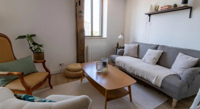 APPARTEMENT DUPLEX SAUMUR CENTRE, refait à neuf, à proximité du château