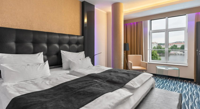 Dancing House hotel - Tančící dům, Забронировать Отель Отели Праги с завтраком, рядом с Театр Svanda, Завтраки