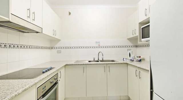 Апартаменты Surfers International Apartments