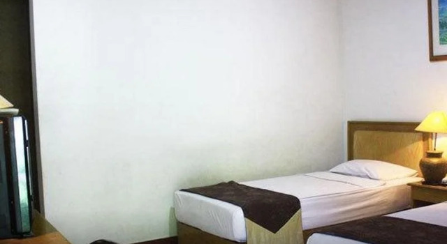Hotel Ratih, Забронировать Отель Отели Матарам с завтраком, рядом с Lombok Epicentrum Mall, Завтраки