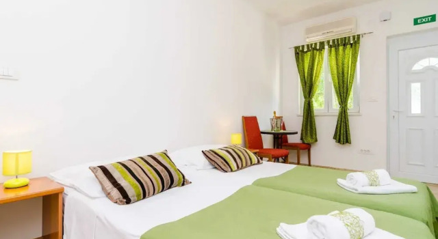 Apartments Versus- Studio Apartment With Terrace