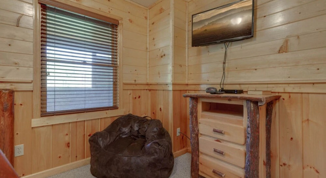 Downtown Getaway by Heritage Cabin Rentals, Забронировать Отель Отели Пиджен-Фордж 3 звезды, рядом с Развлекательный центр Blake Jones Racing Center, 3*