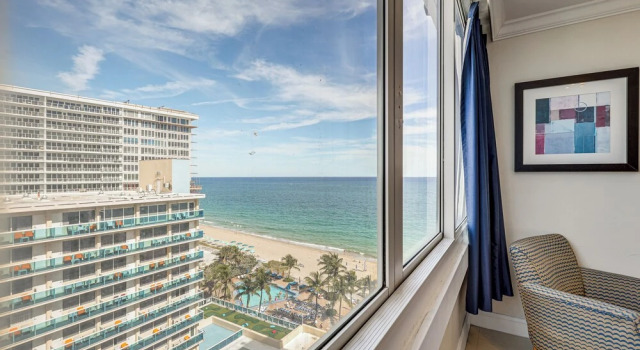 Апартаменты Steps to Sand! 10th-floor Ocean Manor Unit w/ Pool