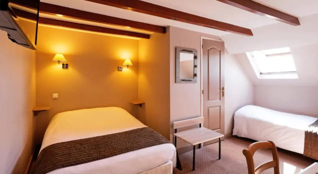 Трёхместный номер Standard CitHotel Hôtel Beauséjour