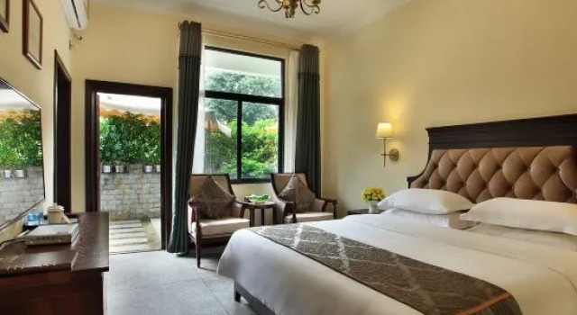 Люкс Classic Yu Hill Hotel (Guilin Arctic Square)