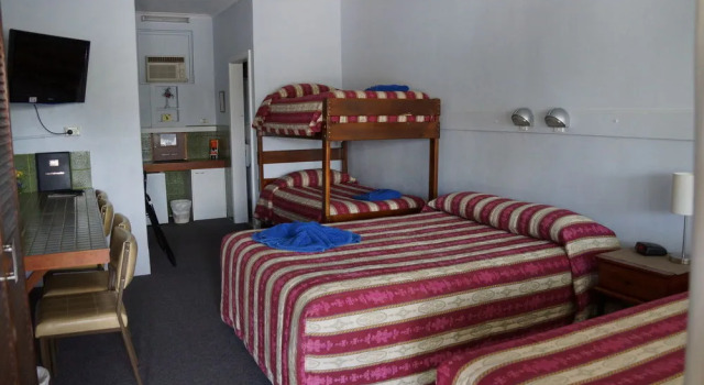 Glenndale Park Motel, Забронировать Мотель Отели Холбрук с завтраком, рядом с Национальный музей австралийской керамики, Завтраки