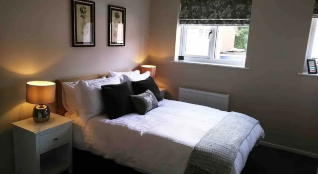 Ideal Selly Oak Home - Family or Business, Забронировать Отель Отели Англии 3 звезды, 3*