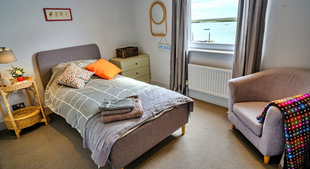Апартаменты Apartment in Burnham With River Views