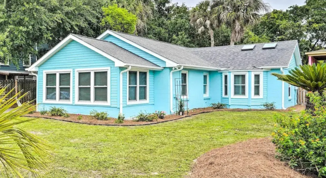 Коттедж Beachy Isle of Palms Home: 1 Block to Coast!