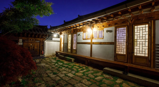 Gaeunchae Hanok Guesthouse Jeonju, Забронировать Отель Чонджу Чолла-Пукто, рядом с Конфуцианская школа хянгё в Чонджу