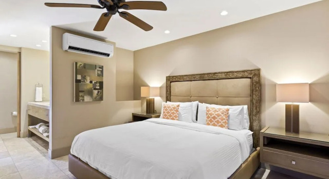 Poolside Fun King Suite