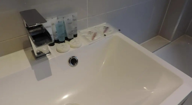 Коттедж 4 Bed Farnborough Air Accommodation