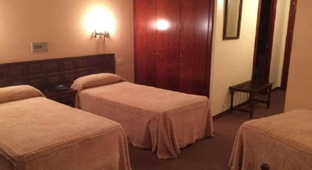 Трёхместный номер Standard Hotel Folch