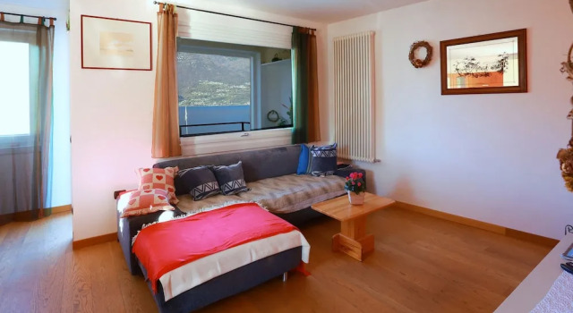 Апартаменты с 5 комнатами с видом на озеро The Lake Apartment