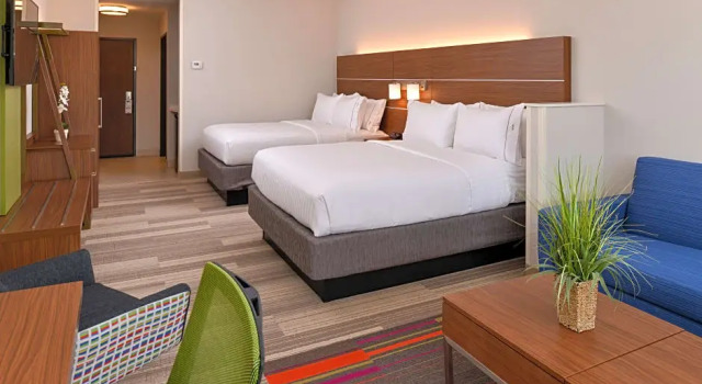 Четырёхместный люкс Holiday Inn Express & Suites Salem by IHG