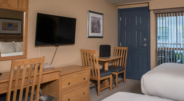 Hilltop Inn - Salmon Arm, Buchen Sie Hotel  