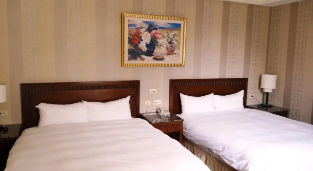 Четырёхместный номер Standard Wuzhou Hotel