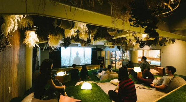Студия Deluxe Theater Zzz