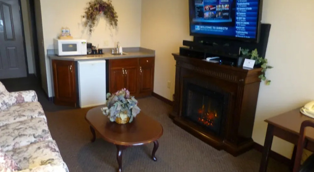 Люкс Deluxe Hearthstone Inn & Suites